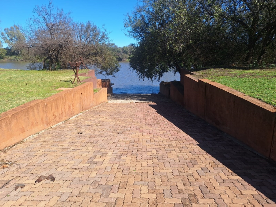 4 Bedroom Property for Sale in Kroonstad Rural Free State